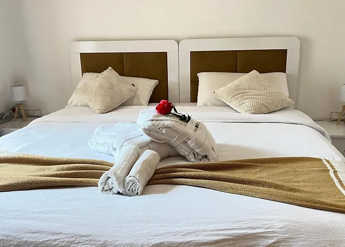 Appartement De Luxe Avec Jardin Vue Sur La Piscine Golf Securise 24H Sur 24 A 5 Minutes De L Aeroport